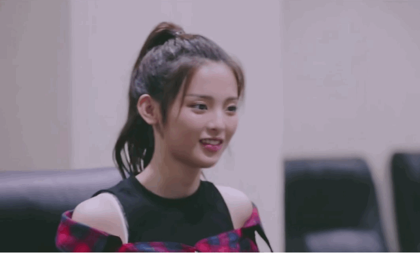 杨超越宋茜林允许佳琪周迅_女明星睡姿照片_女星奇葩睡姿揭秘