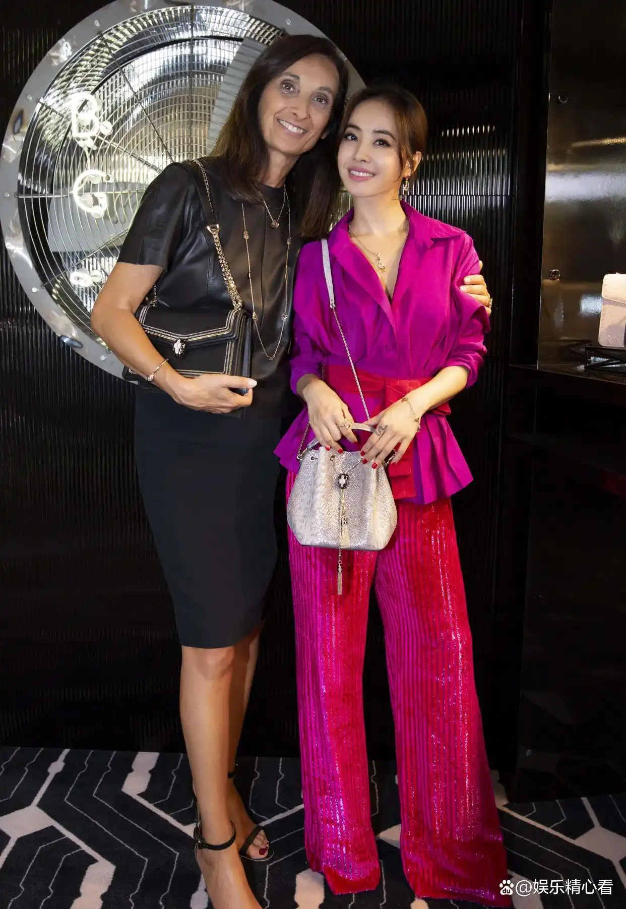 脸高身矮女明星_矮个子女星身高揭秘_娱乐圈哪些女名星很矮