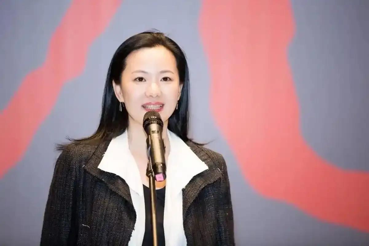 年轻时长得一般的女星_长发的女明星_年过40越来越有韵味的女星