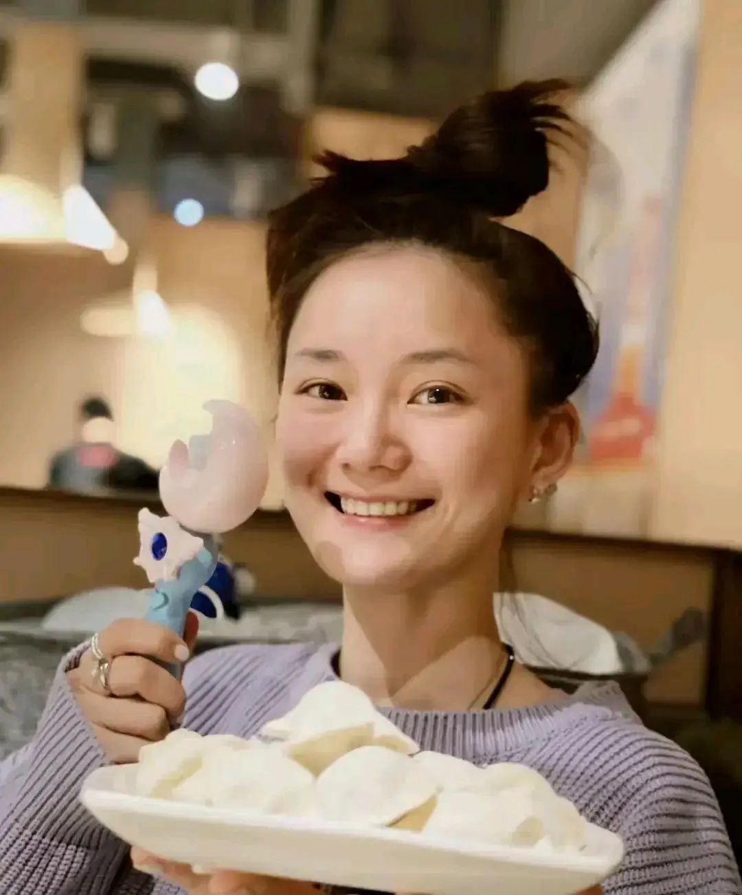 馨子 红苹果乐园 演员转型直播_女明星馨子